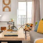 C21 Trendy 2 Bdr & Parking Downtown