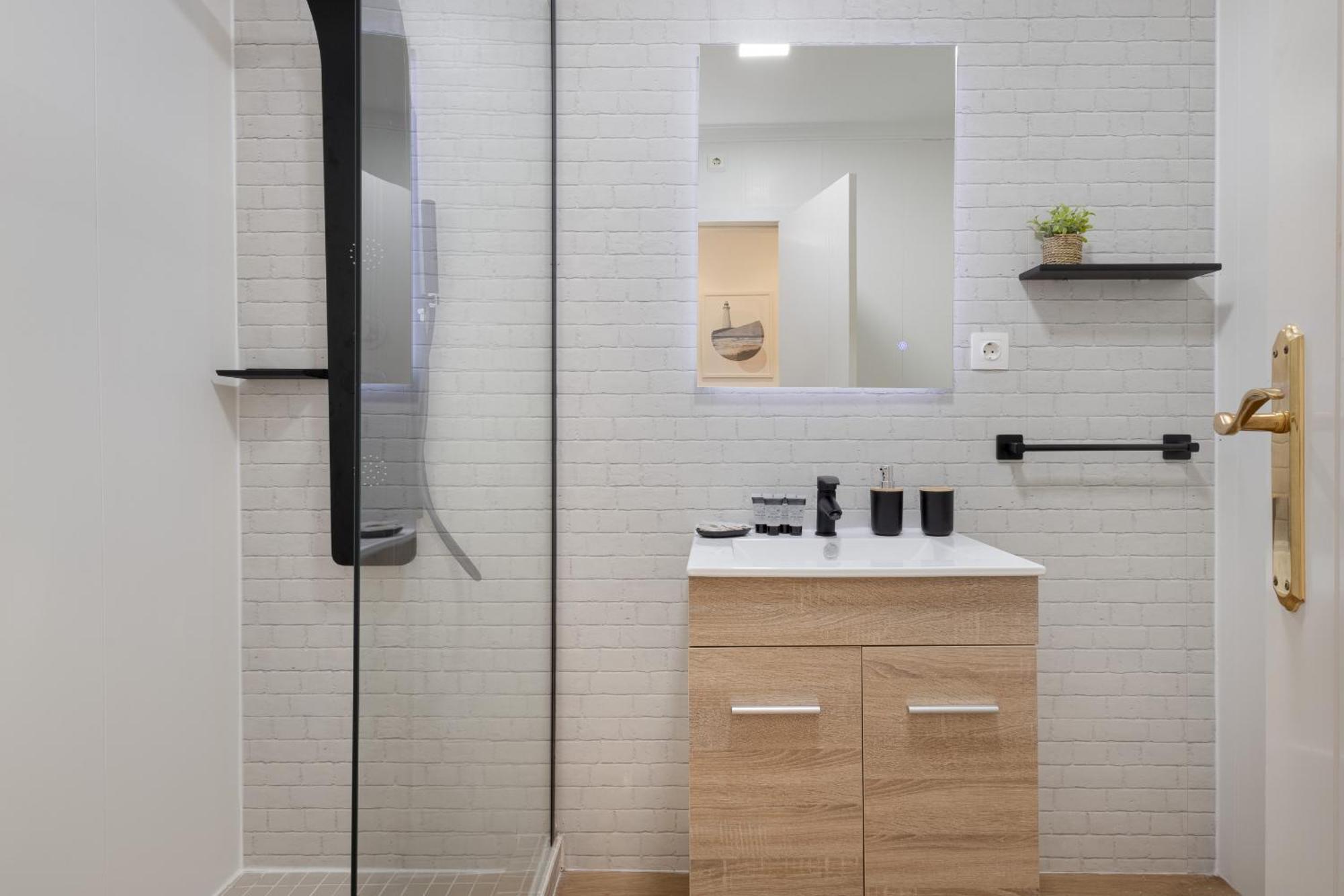 C21 Trendy 2 Bdr & Parking Downtown Appartamento *